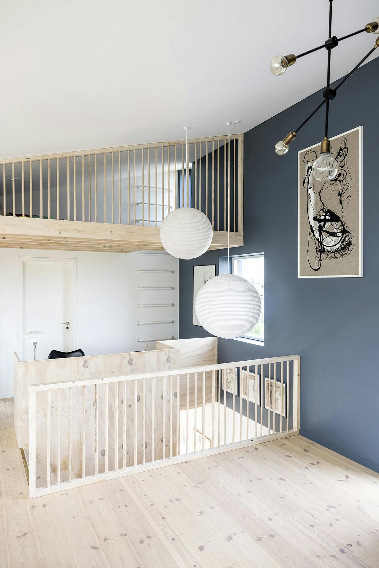 camillasmolfehusetbom220307 Trapp gelender av furu